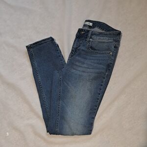Vigoss Thompson Tomboy Distressed Light Wash Jeans. Size‎ 28.